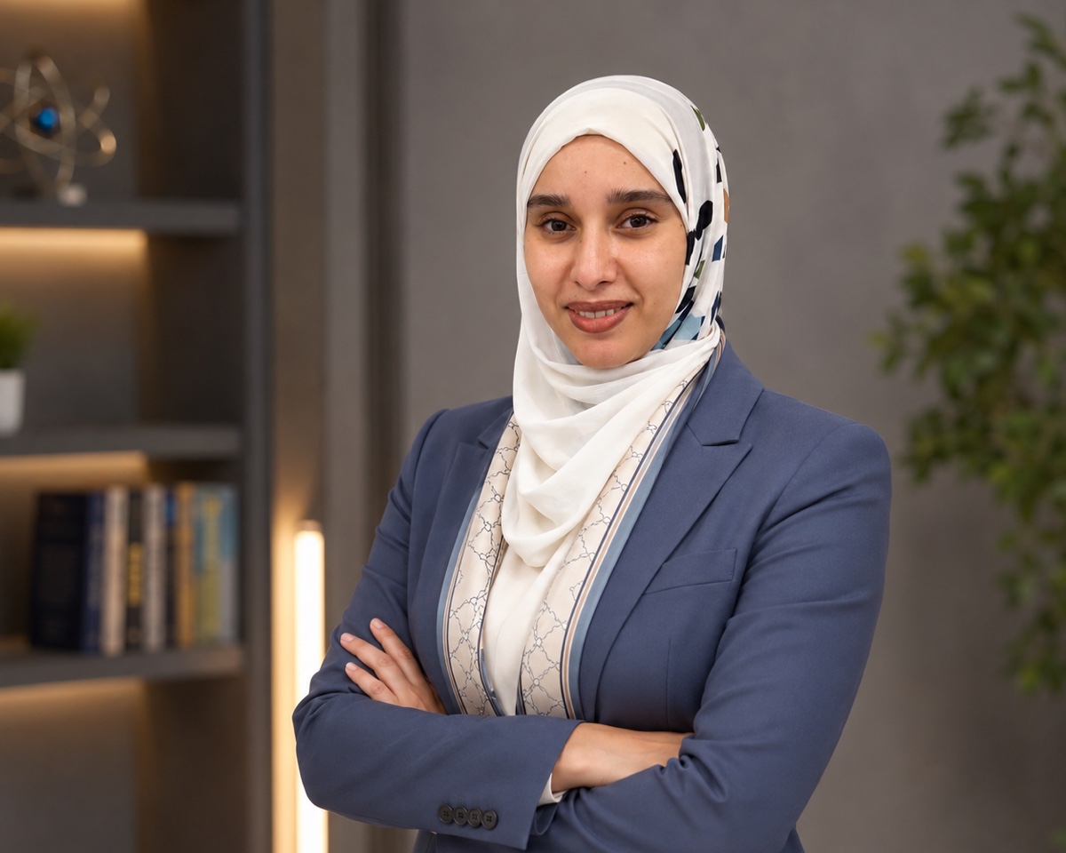 Dina Lasheen, Physics educator